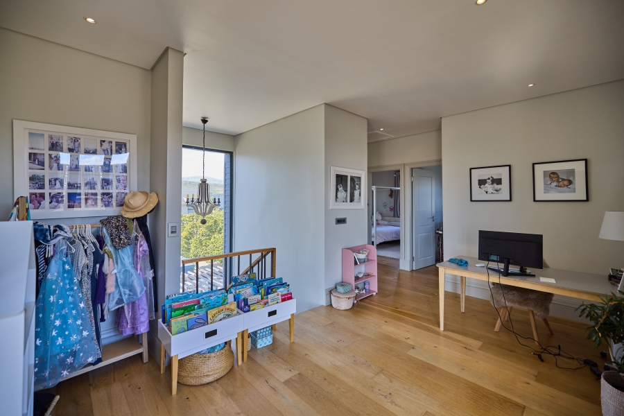 5 Bedroom Property for Sale in Lake Michelle Western Cape